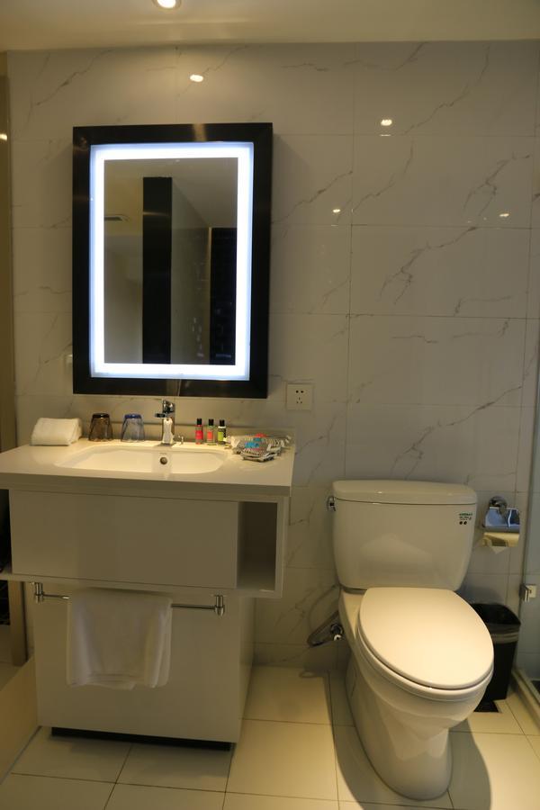 D•Mark Hotel Гуейян Екстериор снимка